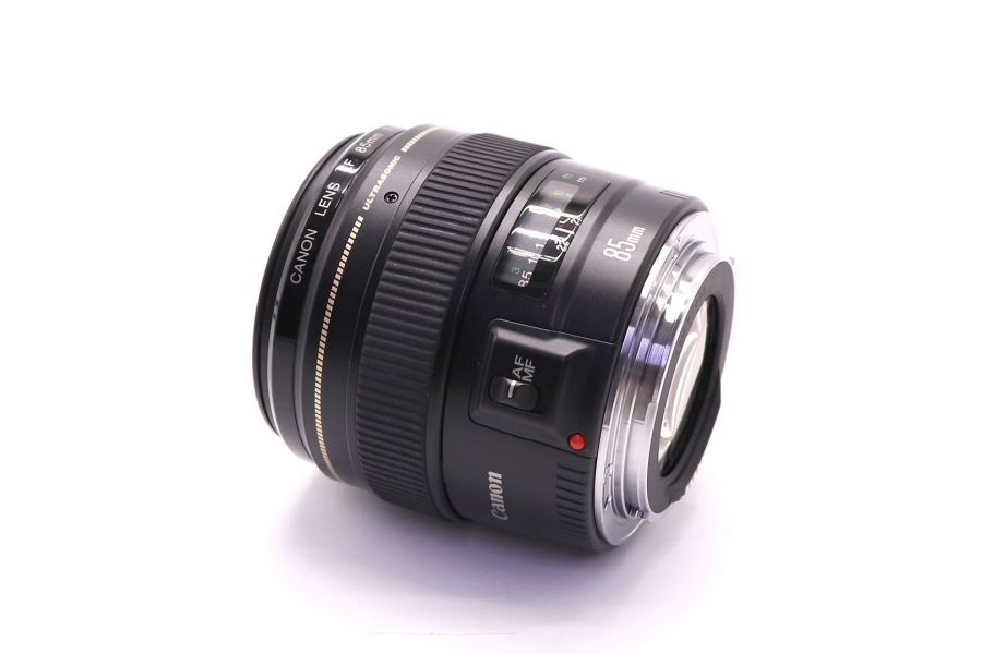 Canon EF 85mm f/1.8 USM в коробке