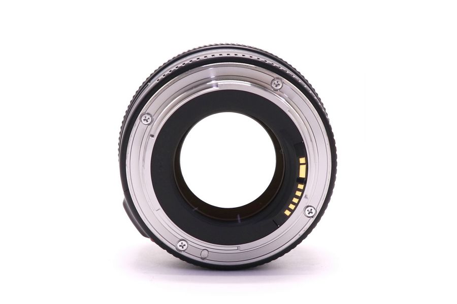 Canon EF 85mm f/1.8 USM в коробке
