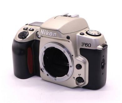 Зеркальный автофокусный фотоаппарат Nikon F60 body