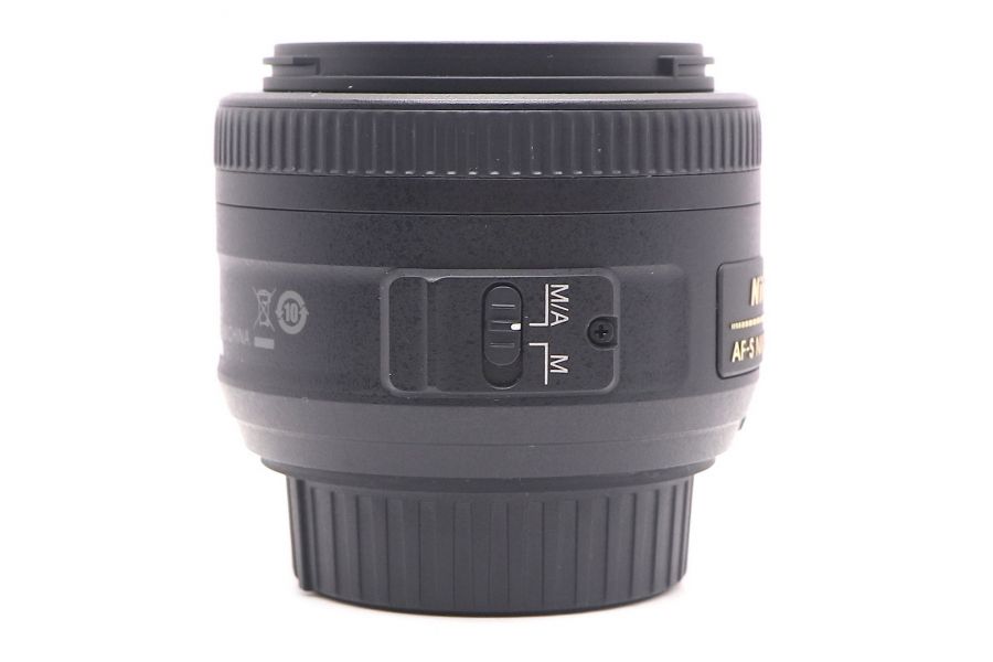 Объектив Nikon 35mm f/1,8G AF-S DX Nikkor