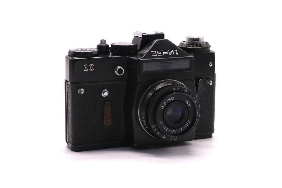 Зеркальный фотоаппарат Зенит 10 + Индустар-50-2