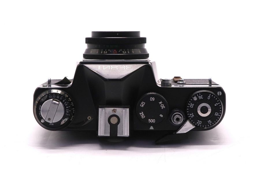 Зеркальный фотоаппарат Зенит 10 + Индустар-50-2