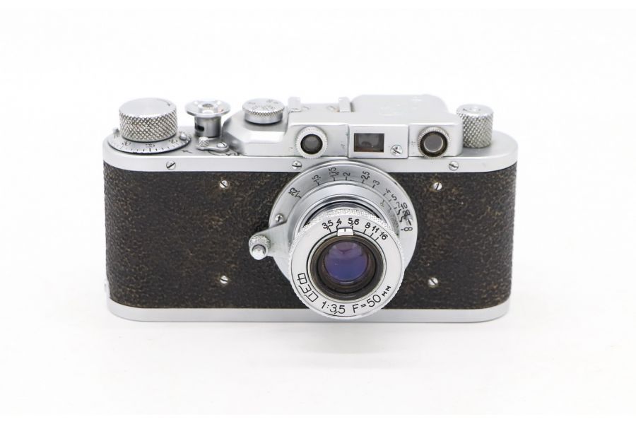 Фэд 1-го выпуска дальномерный фотоаппарат (1953г.)