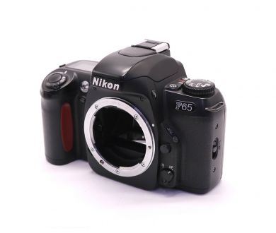 Пленочный зеркальный фотоаппарат Nikon F65 body 