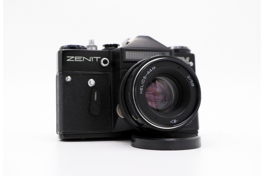 Зеркальная камера Зенит ЕМ + Гелиос-44М (СССР)