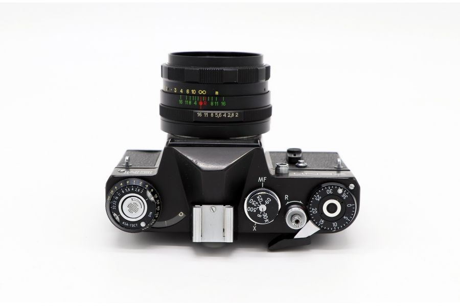 Зеркальная камера Зенит ЕМ + Гелиос-44М (СССР)