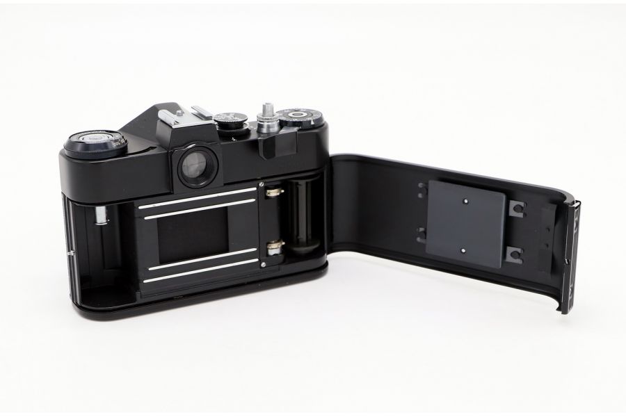 Зеркальная камера Зенит ЕМ + Гелиос-44М (СССР)