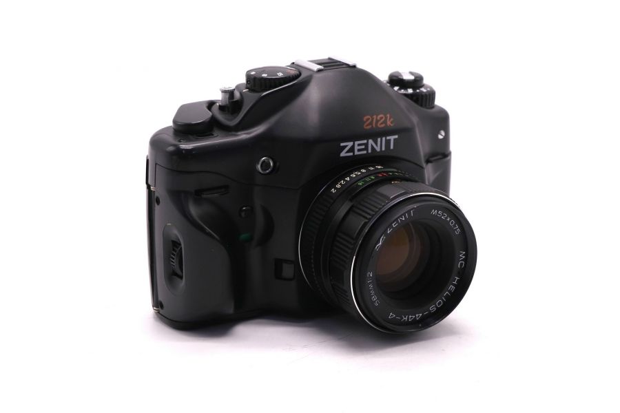 Зеркальный плёночный фотоаппарат Зенит 212К kit 