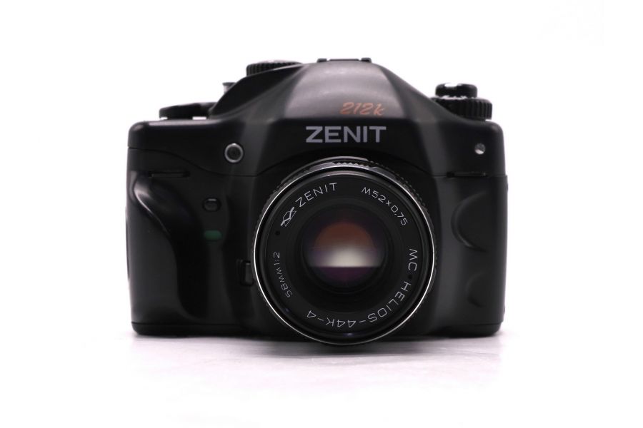 Зеркальный плёночный фотоаппарат Зенит 212К kit 