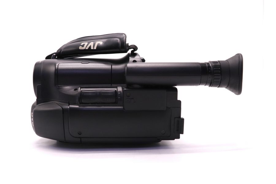 Кассетная видеокамера JVC GR-AX66 формата VHS-C