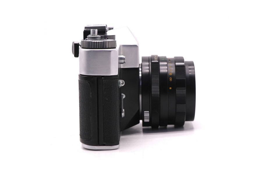 Ранний фотоаппарат Зенит ТТЛ (СССР, 1977)