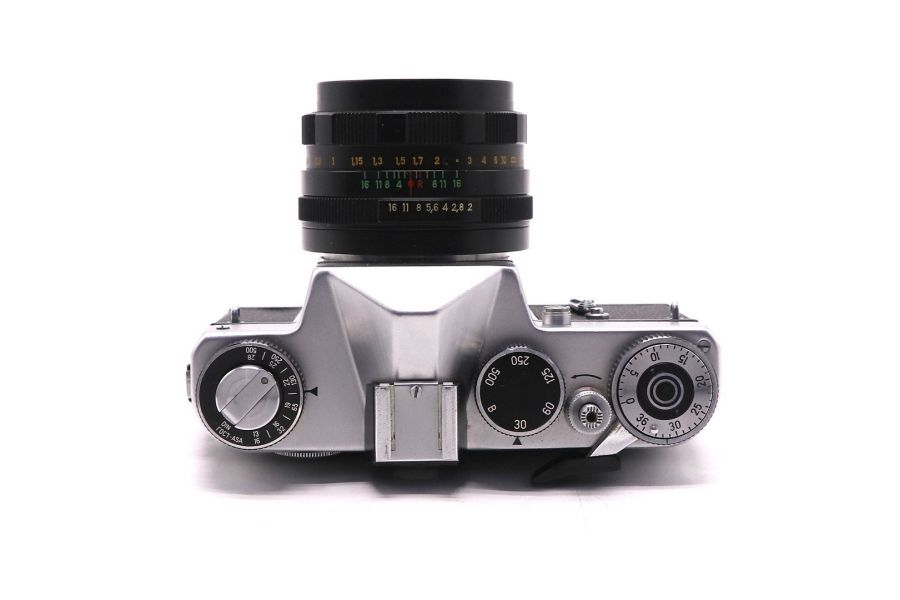 Ранний фотоаппарат Зенит ТТЛ (СССР, 1977)