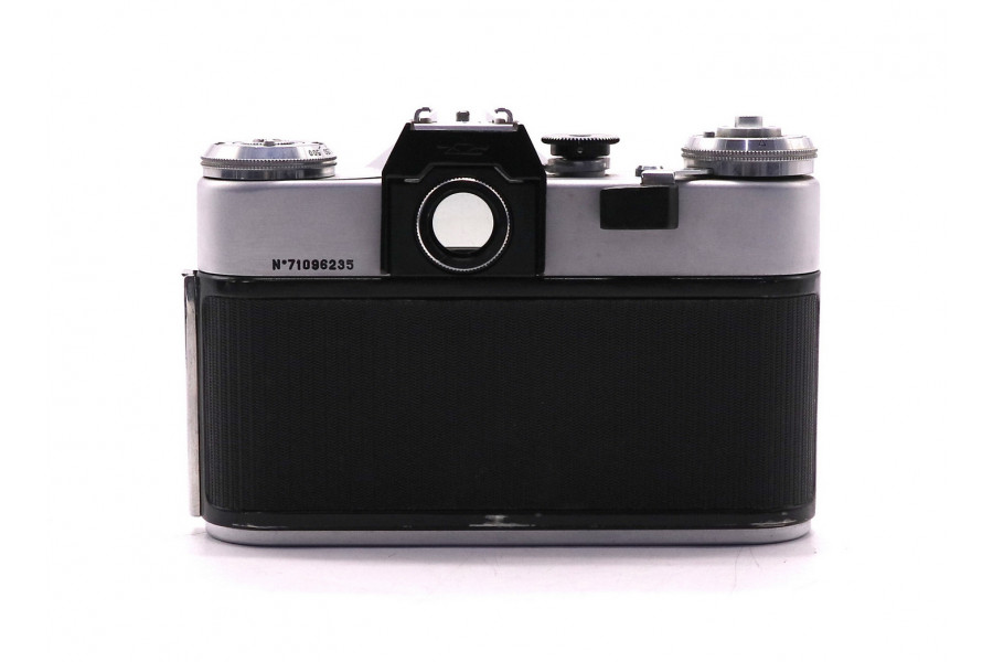 Советский малоформатный фотоаппарат Зенит Е body