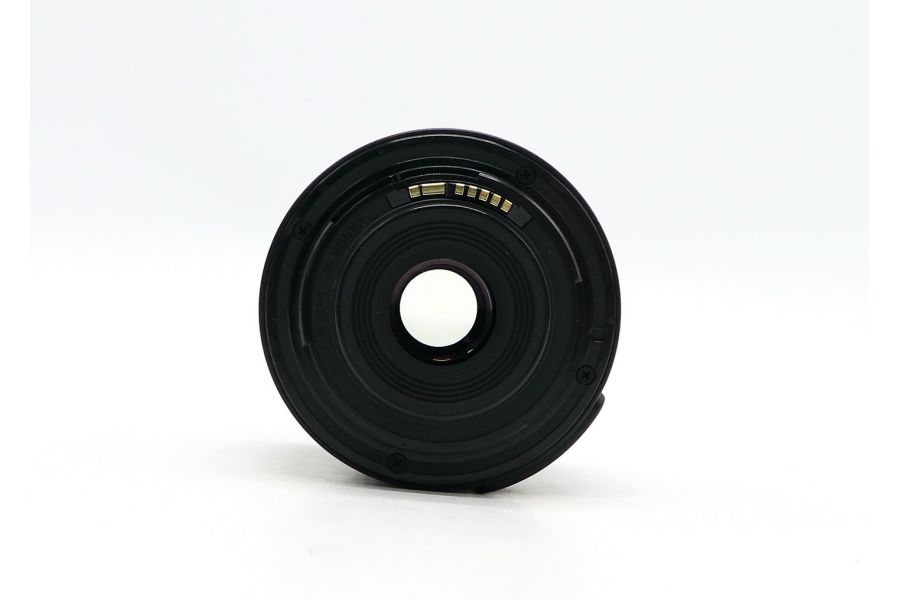 Зум-объектив Canon EF-S 18-55mm 3.5-5.6 IS II