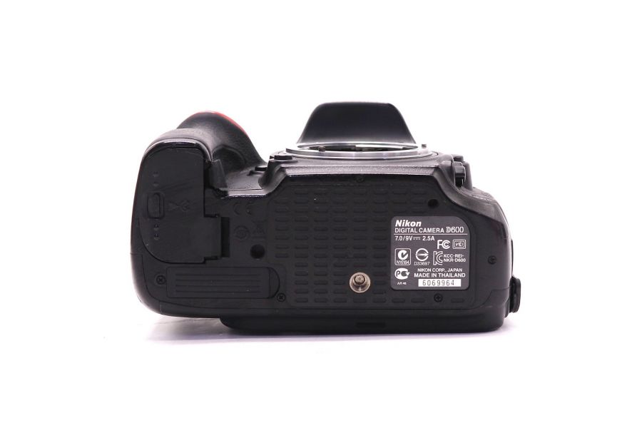 Nikon D600 body в упаковке (пробег 249890 кадров)
