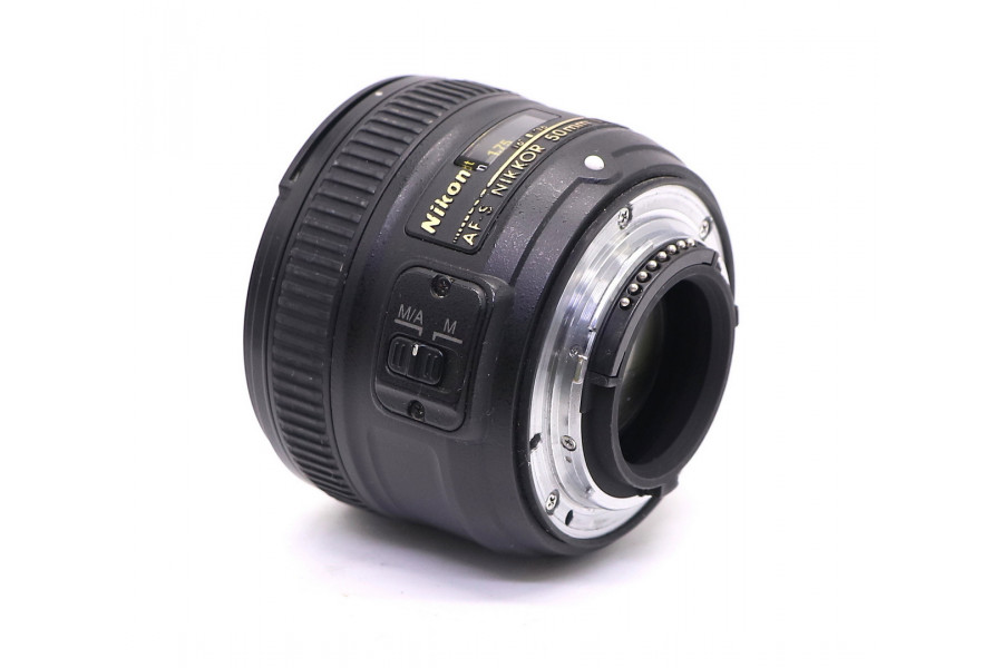 Cветосильный Nikon 50mm f/1.8G AF-S Nikkor