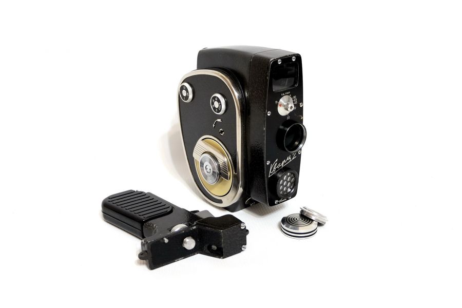 Советская кинокамера Кварц 2 (КМЗ, 1967)