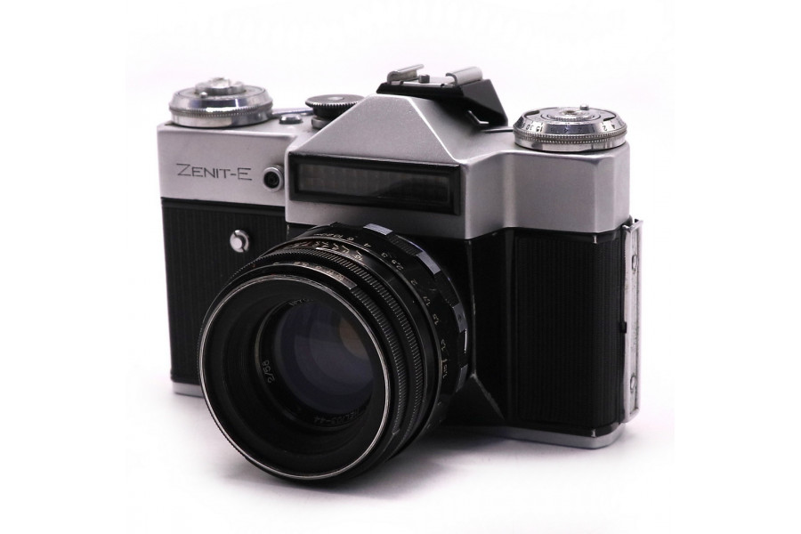 Советский фотоаппарат Зенит-Е + Гелиос 44