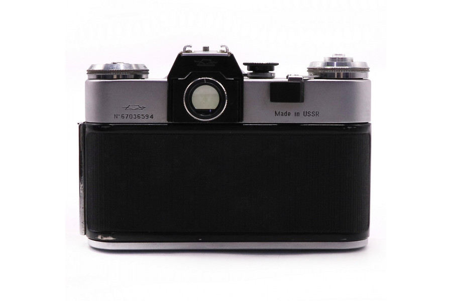 Советский фотоаппарат Зенит-Е + Гелиос 44