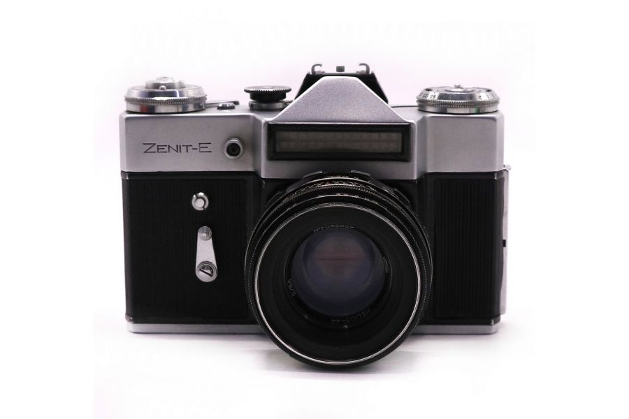 Советский фотоаппарат Зенит-Е + Гелиос 44