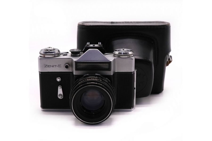 Советский фотоаппарат Зенит-Е + Гелиос 44