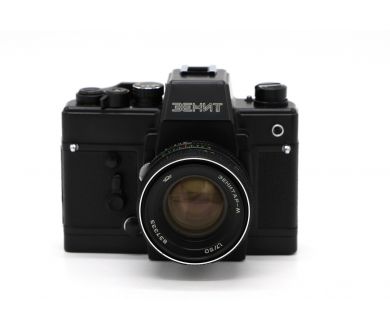 Советский зеркальный фотоаппарат Зенит 19 kit