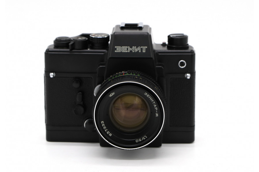 Советский зеркальный фотоаппарат Зенит 19 kit