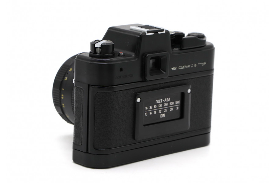 Советский зеркальный фотоаппарат Зенит 19 kit