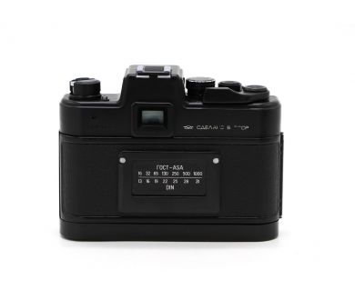 Советский зеркальный фотоаппарат Зенит 19 kit