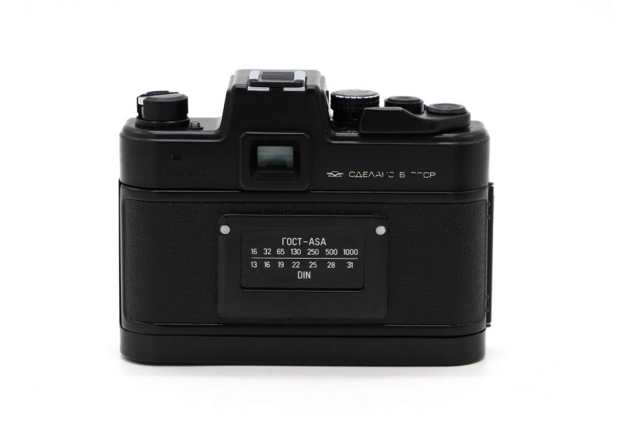 Советский зеркальный фотоаппарат Зенит 19 kit