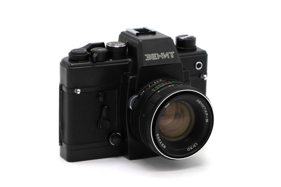 Советский зеркальный фотоаппарат Зенит 19 kit