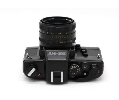 Советский зеркальный фотоаппарат Зенит 19 kit