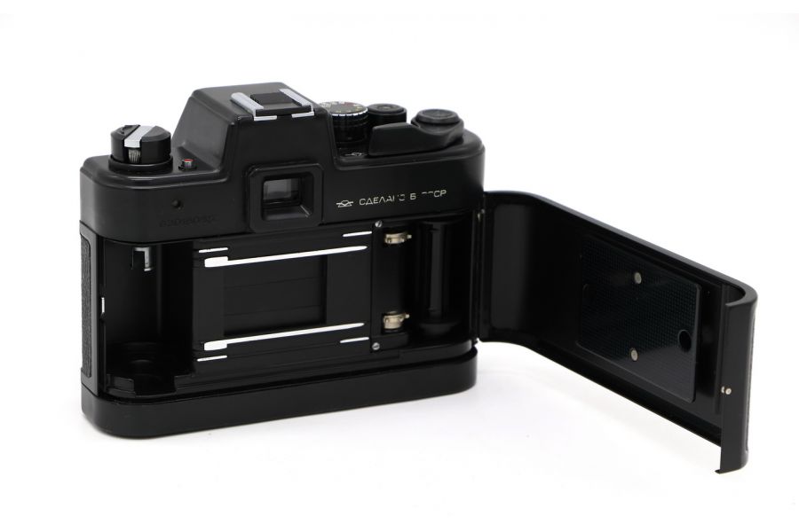 Советский зеркальный фотоаппарат Зенит 19 kit