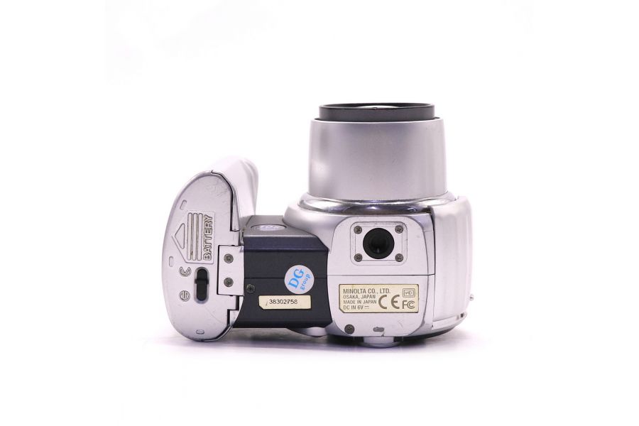 Компактная цифровая фотокамера Minolta Dimage Z1