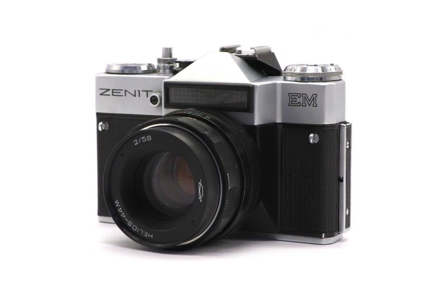 Зеркальный фотоаппарат Зенит ЕМ kit silver (СССР, 1976)