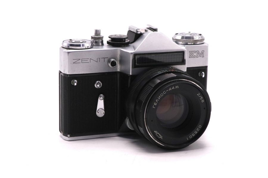 Зеркальный фотоаппарат Зенит ЕМ kit silver (СССР, 1976)