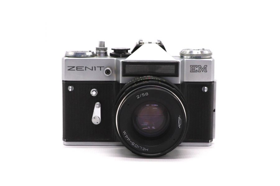 Зеркальный фотоаппарат Зенит ЕМ kit silver (СССР, 1976)