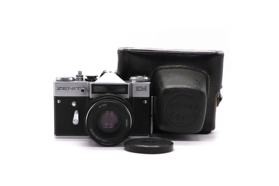 Зеркальный фотоаппарат Зенит ЕМ kit silver (СССР, 1976)
