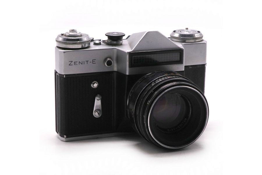 Фотоаппарат пленочный Зенит Е + Гелиос-44-2