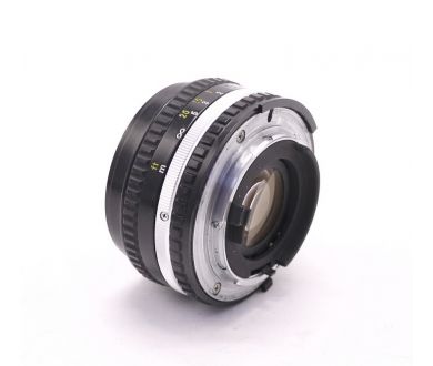 Светосильный объектив Nikon 50mm f/1.8 Series E
