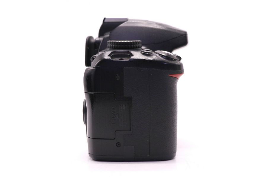 Фотокамера Nikon D3000 body (пробег 37600 кадров)