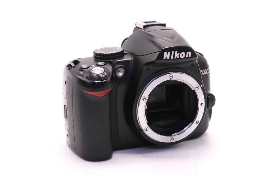 Фотокамера Nikon D3000 body (пробег 37600 кадров)