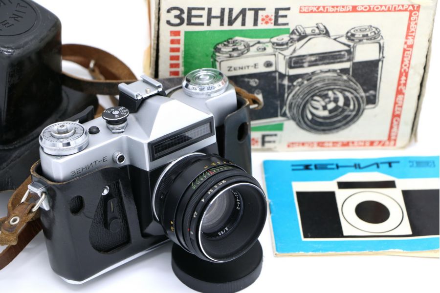 Фотокамера зеркальная Зенит Е в упаковке (СССР)