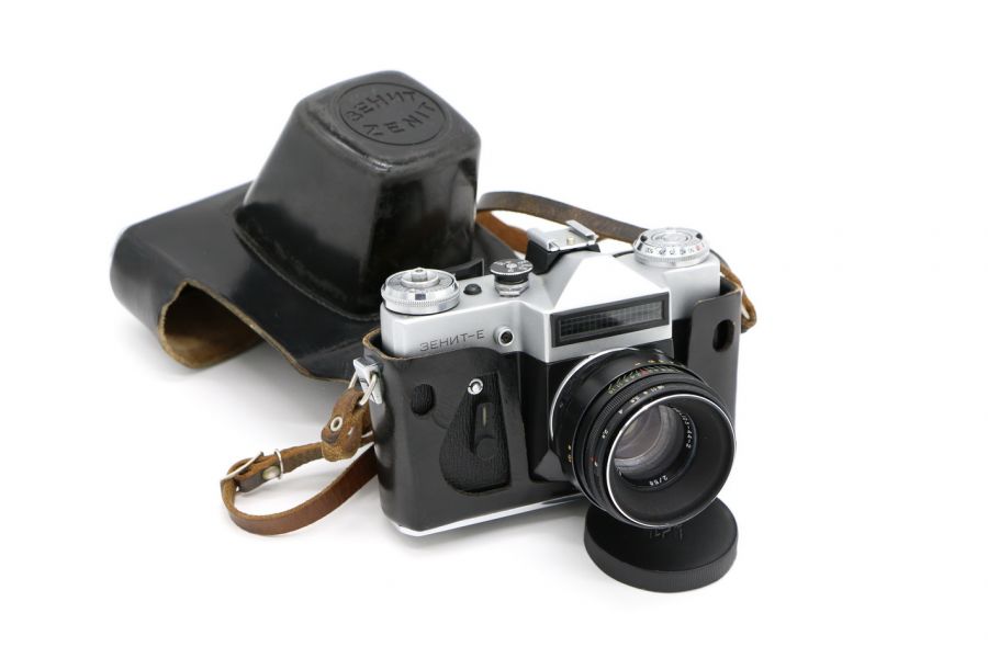 Фотокамера зеркальная Зенит Е в упаковке (СССР)