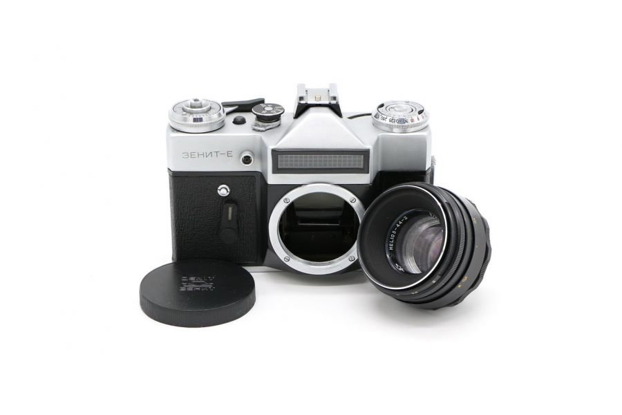 Фотокамера зеркальная Зенит Е в упаковке (СССР)