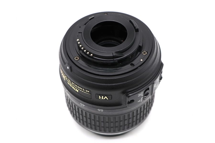 Объектив Nikon 18-55mm f/3.5-5.6G AF-S VR DX Nikkor