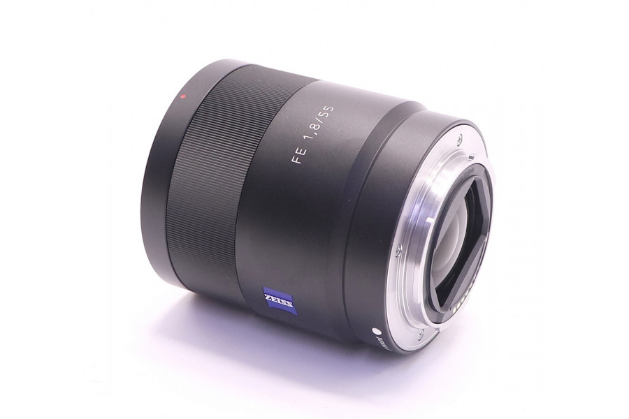 Объектив Sony Zeiss Sonnar T* FE 55mm F1.8 ZA в упаковке