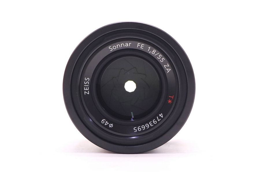 Объектив Sony Zeiss Sonnar T* FE 55mm F1.8 ZA в упаковке