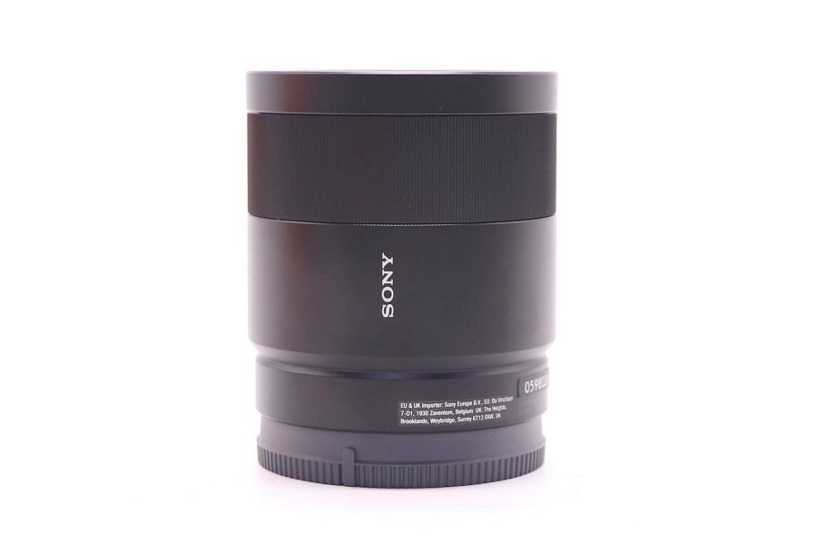 Объектив Sony Zeiss Sonnar T* FE 55mm F1.8 ZA в упаковке
