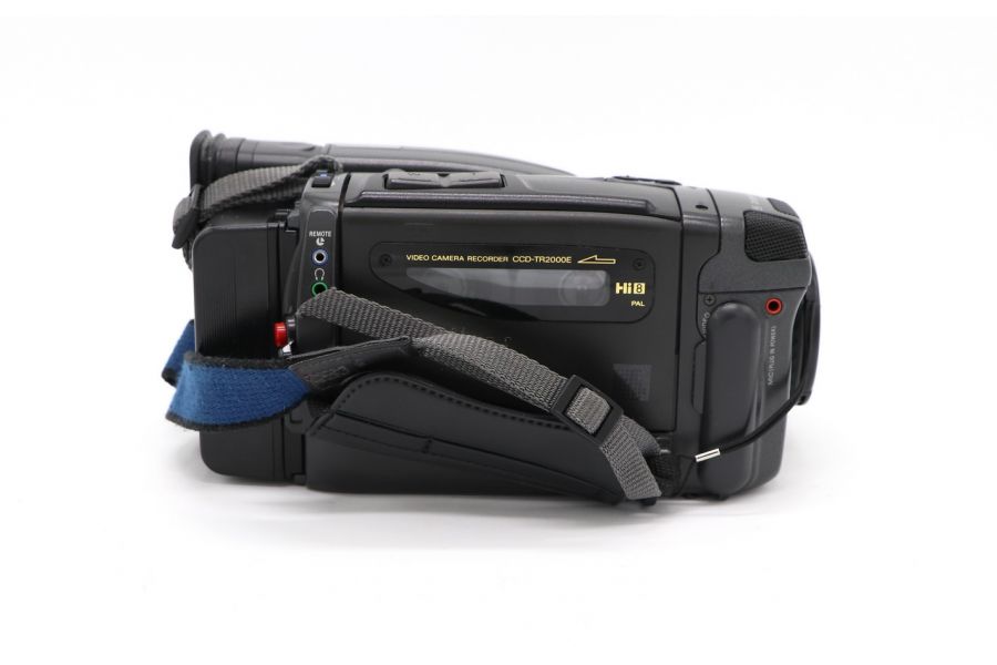 Видеокамера цифровая Sony CCD-TR2000E Handycam